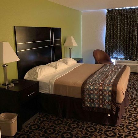 Travelodge By Wyndham Τόρινγκτον Εξωτερικό φωτογραφία