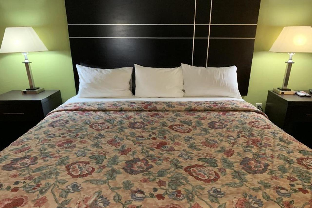 Travelodge By Wyndham Τόρινγκτον Εξωτερικό φωτογραφία
