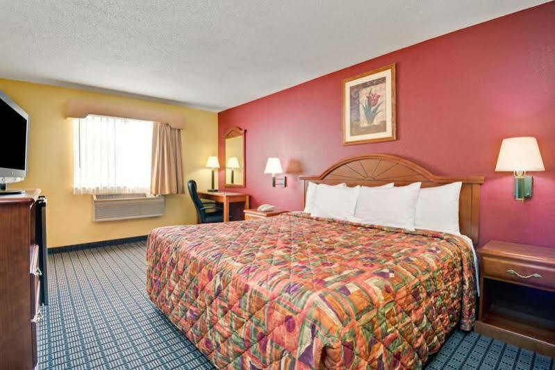 Travelodge By Wyndham Τόρινγκτον Εξωτερικό φωτογραφία