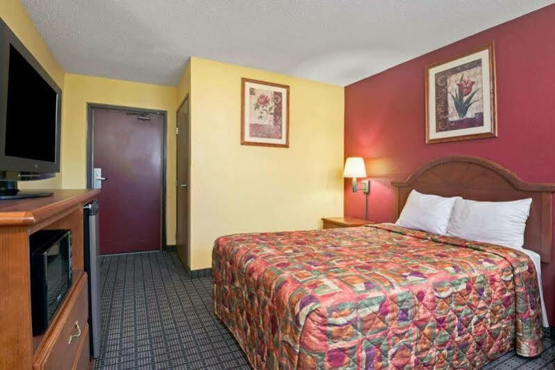 Travelodge By Wyndham Τόρινγκτον Εξωτερικό φωτογραφία