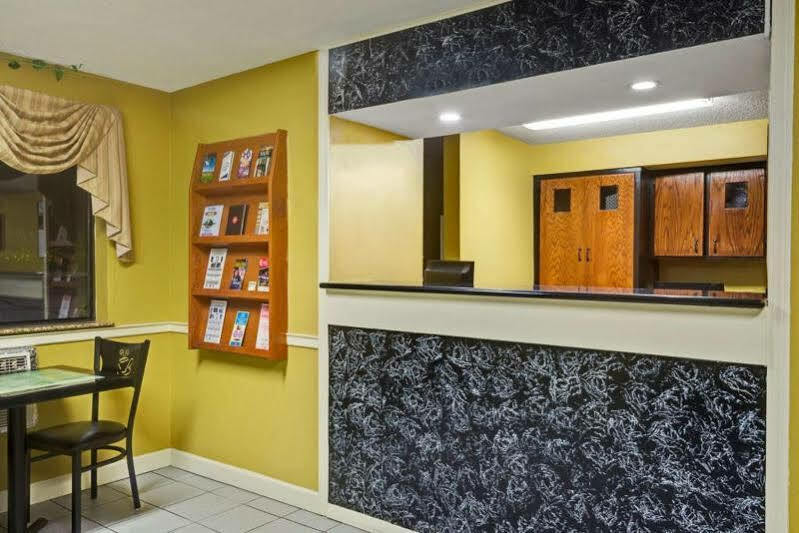 Travelodge By Wyndham Τόρινγκτον Εξωτερικό φωτογραφία